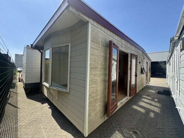 **chalet 10 x 390 2 slaapkamers 7000,-**, Tot en met 4