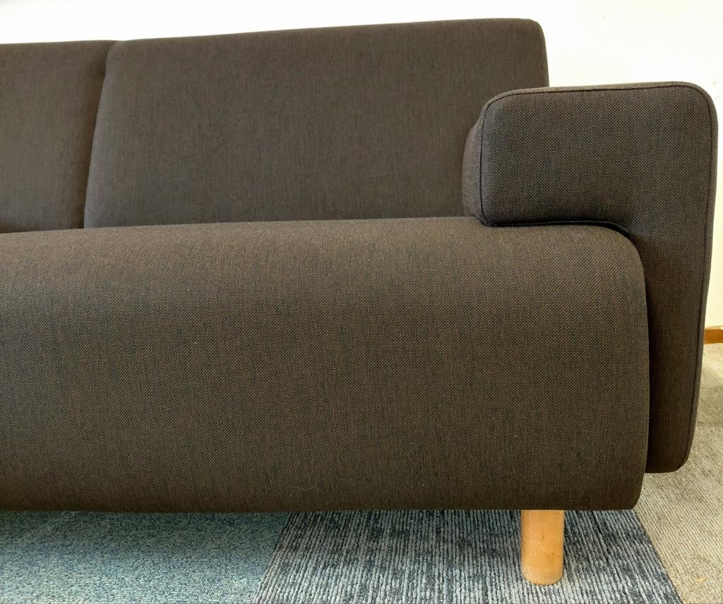 Cloak Sand | 2,5 zits | Bruin, Modern design refurbished Havee Hans Daalder, Info@andriesign.nl, 150 tot 200 cm, Driepersoons