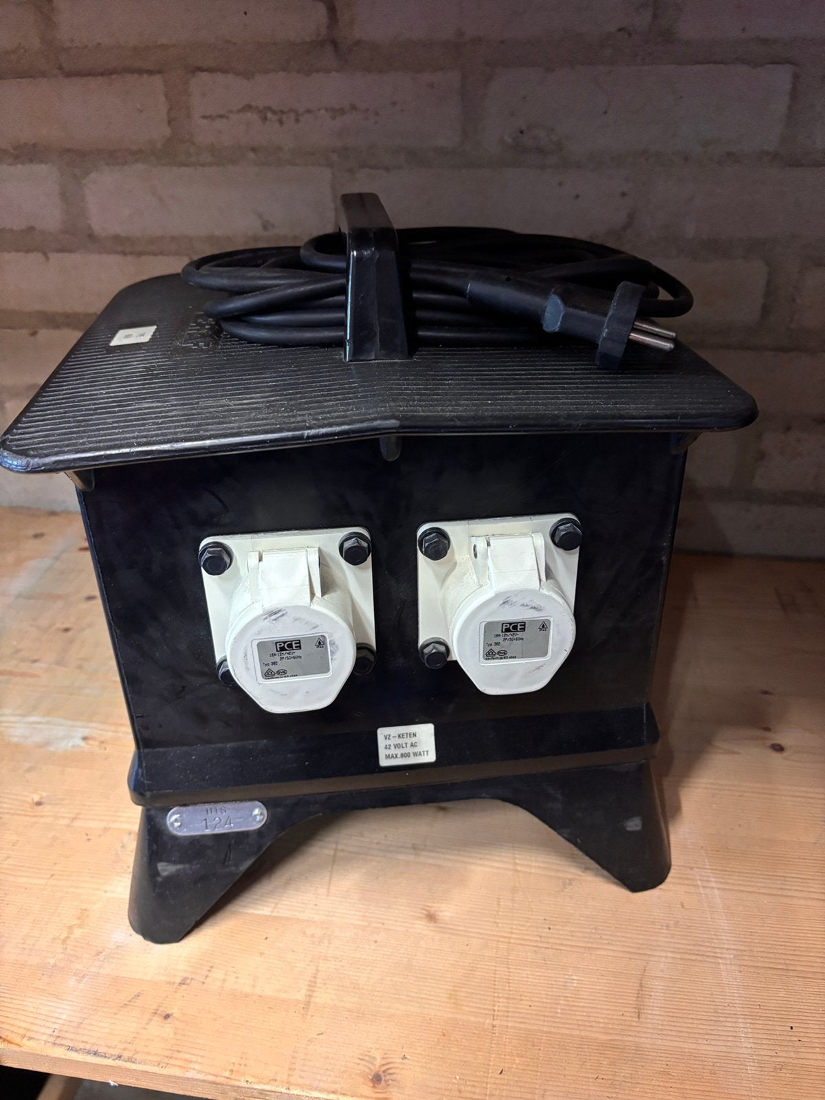 Keraf Veiligheidstrafo 230V>2x16/2/42 12h 600VA, Ophalen of Verzenden, Zo goed als nieuw, Elektrisch, Overige soorten