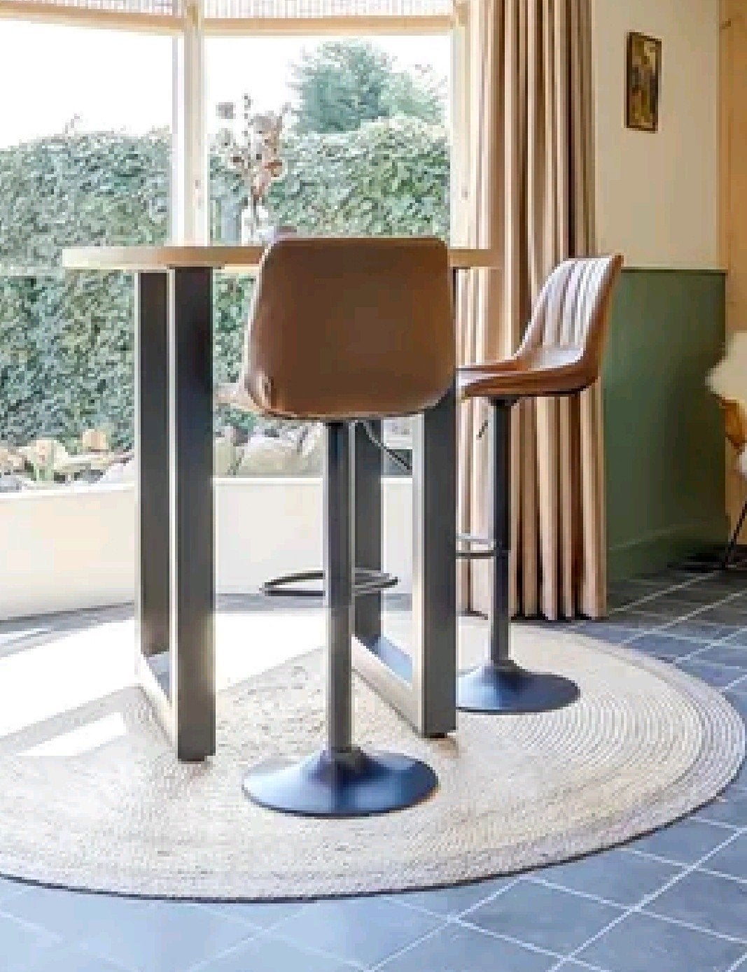 Mooie stevige bartafel eiken/staal met krukken en vloerkleed, Huis en Inrichting, Barren, Ophalen, Zo goed als nieuw