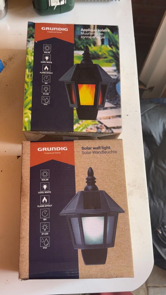 Grundig Solar Wandlamp met Vlam Effect en Koel Wit Licht, Ophalen, Zonne-energie, Kunststof, Minder dan 50 watt