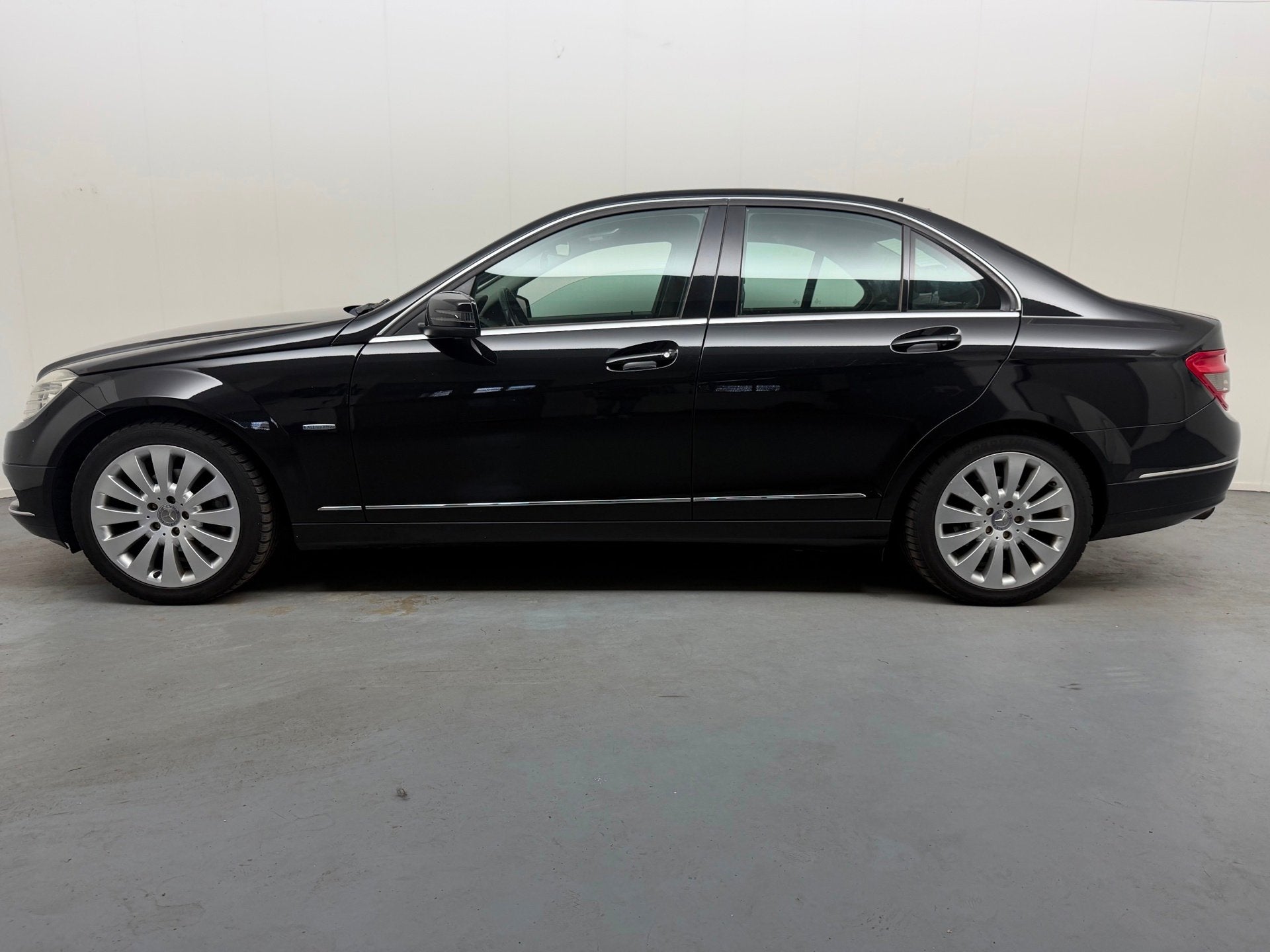 Mercedes-Benz C-klasse 180 CGI BlueEFFICIENCY Business Class, 1385 kg, Euro 5, Achterwielaandrijving, Zwart