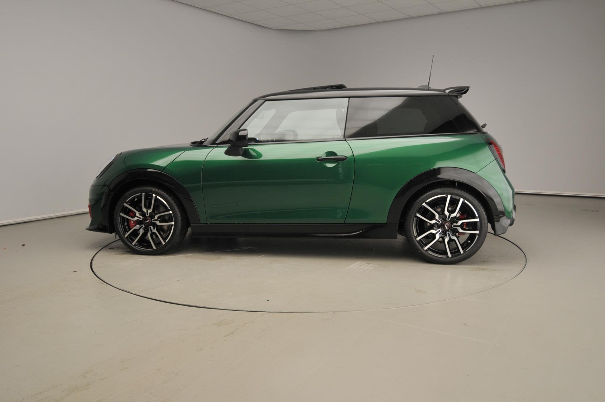 MINI Cooper John Cooper Works John Cooper Works | XL Pakket, 1998 cc, 15 km/l, 4 cilinders, 4 stoelen