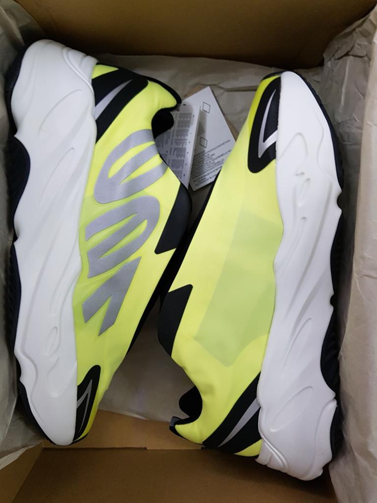 Adidas Yeezy 700 MNVN, Overige kleuren, Nieuw, Ophalen of Verzenden, Sneakers of Gympen
