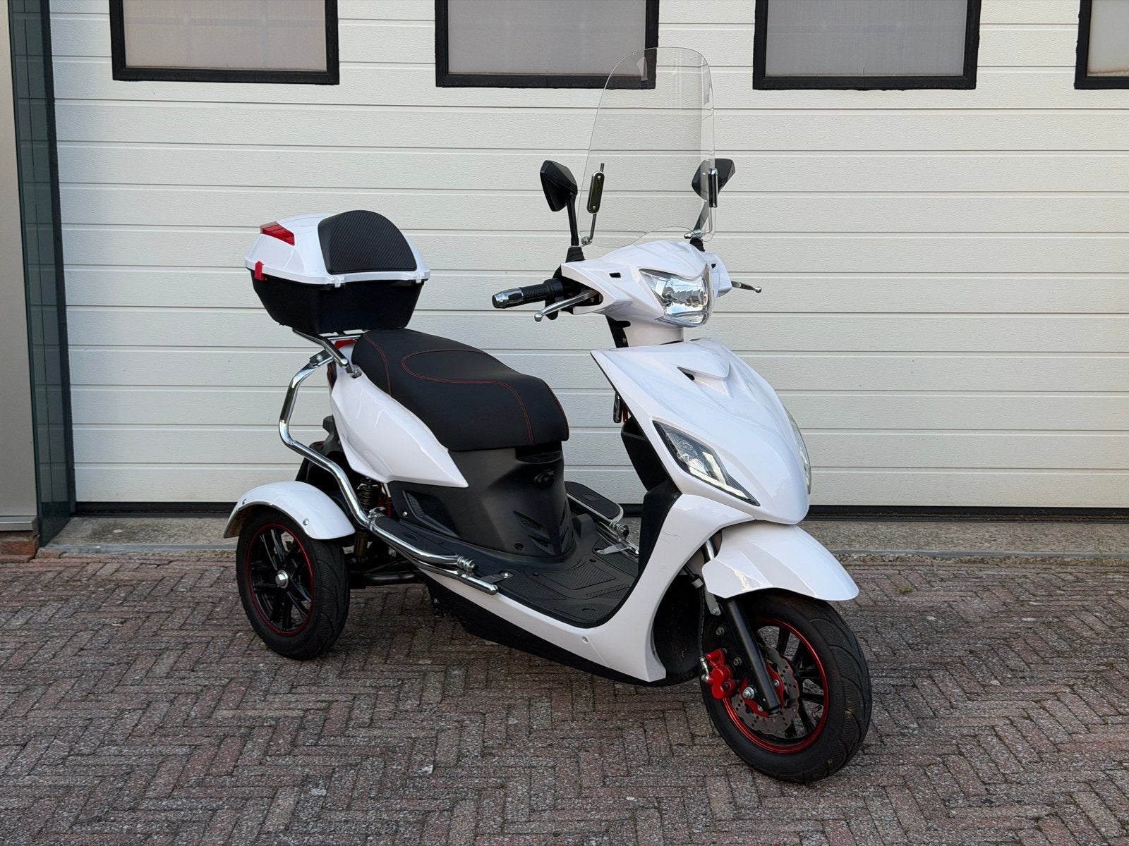 SCOOTMOBIEL NIPPONIA PRIDE DRIEWIELSCOOTER ZONDER HELMPLICHT, Diversen, Ophalen, Pride, Zo goed als nieuw, 16 km/u of meer