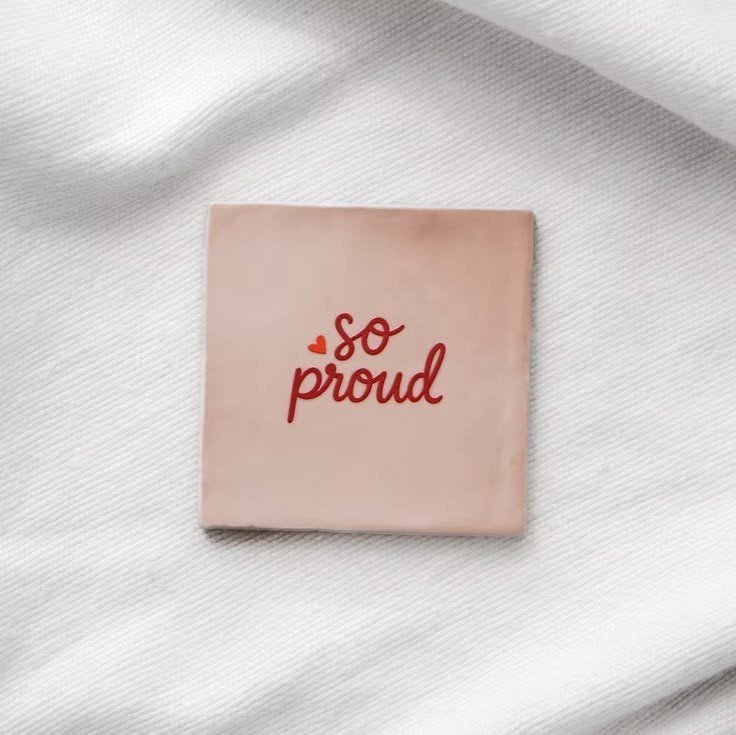 Nieuw tegeltje met tekst "So Proud", Ophalen of Verzenden