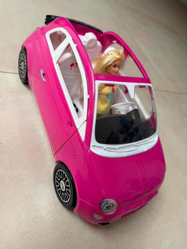 Barbie auto met barbie, Ophalen of Verzenden, Zo goed als nieuw, Overige schalen, Auto onroad