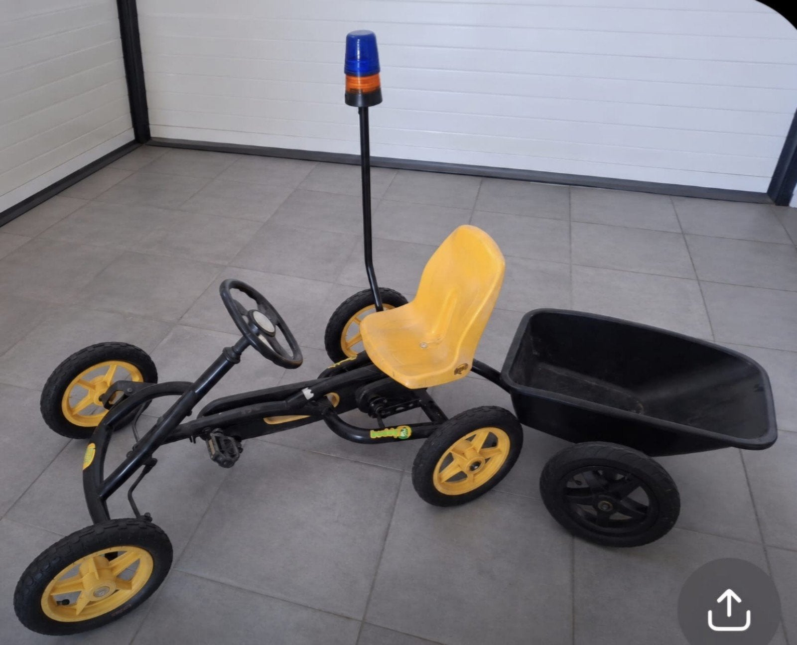 Berg Buddy skelter met zwaailicht en aanhanger, Kinderen en Baby's, Speelgoed | Buiten | Skelters, Ophalen, Gebruikt, Berg, Met kar of aanhanger