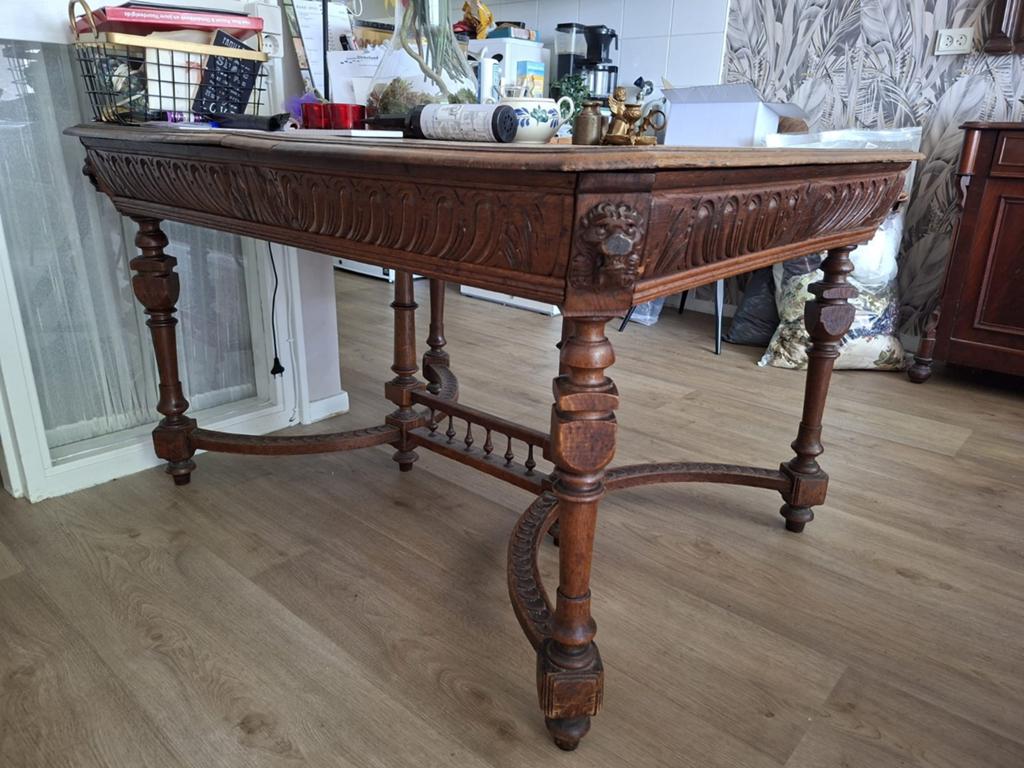Antieke Mechelse tafel, Ophalen