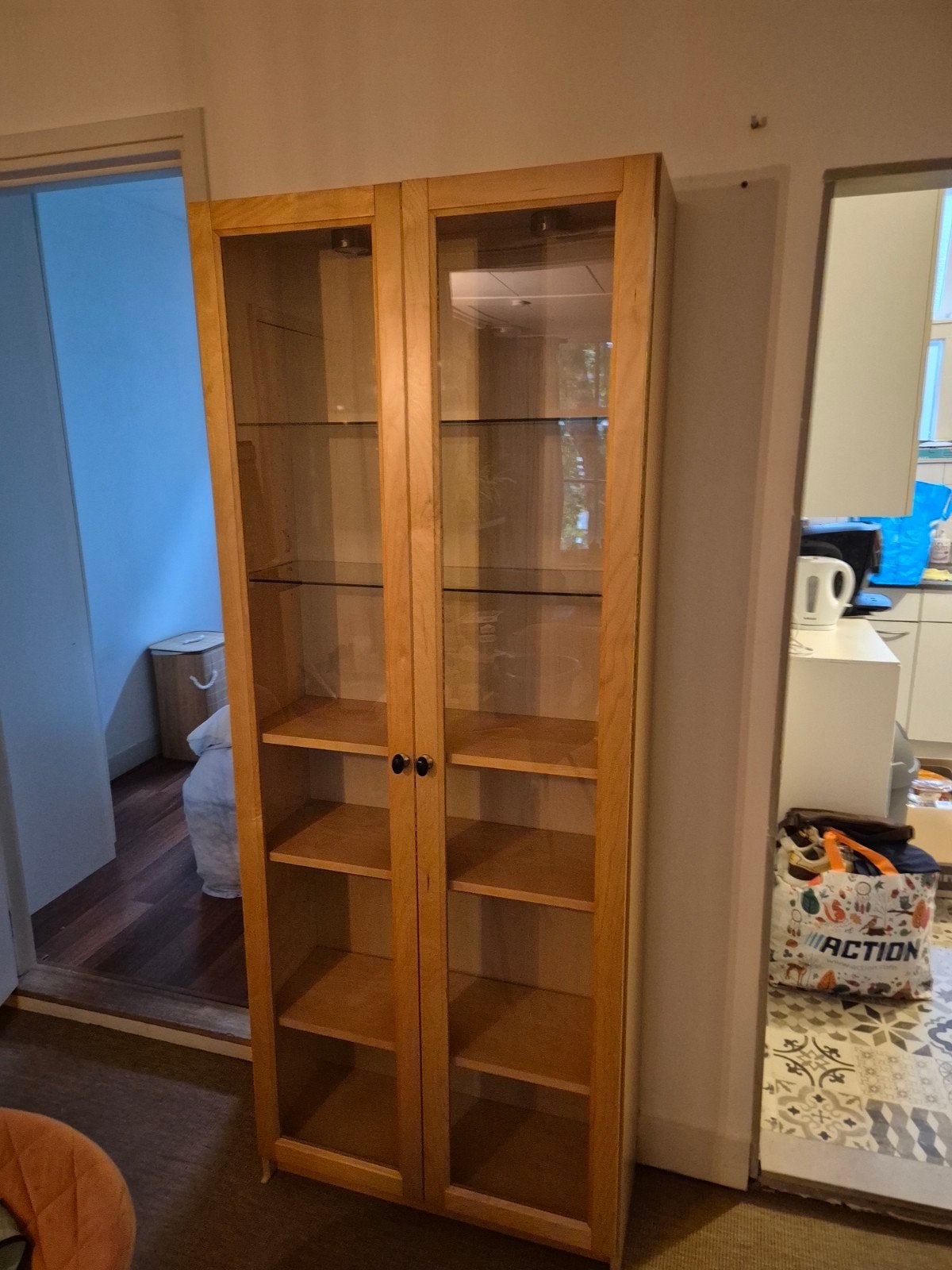 Houten IKEA Vitrinekast met verlichting (H:200 B:80 D:30)