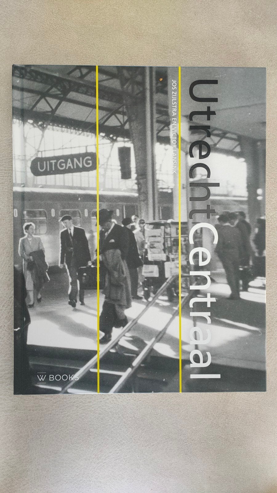 Utrecht Centraal: Het Station in Beeld 1843-2016, Ophalen of Verzenden, Zo goed als nieuw, Jos Zijlstra en Victor Lansink, Trein