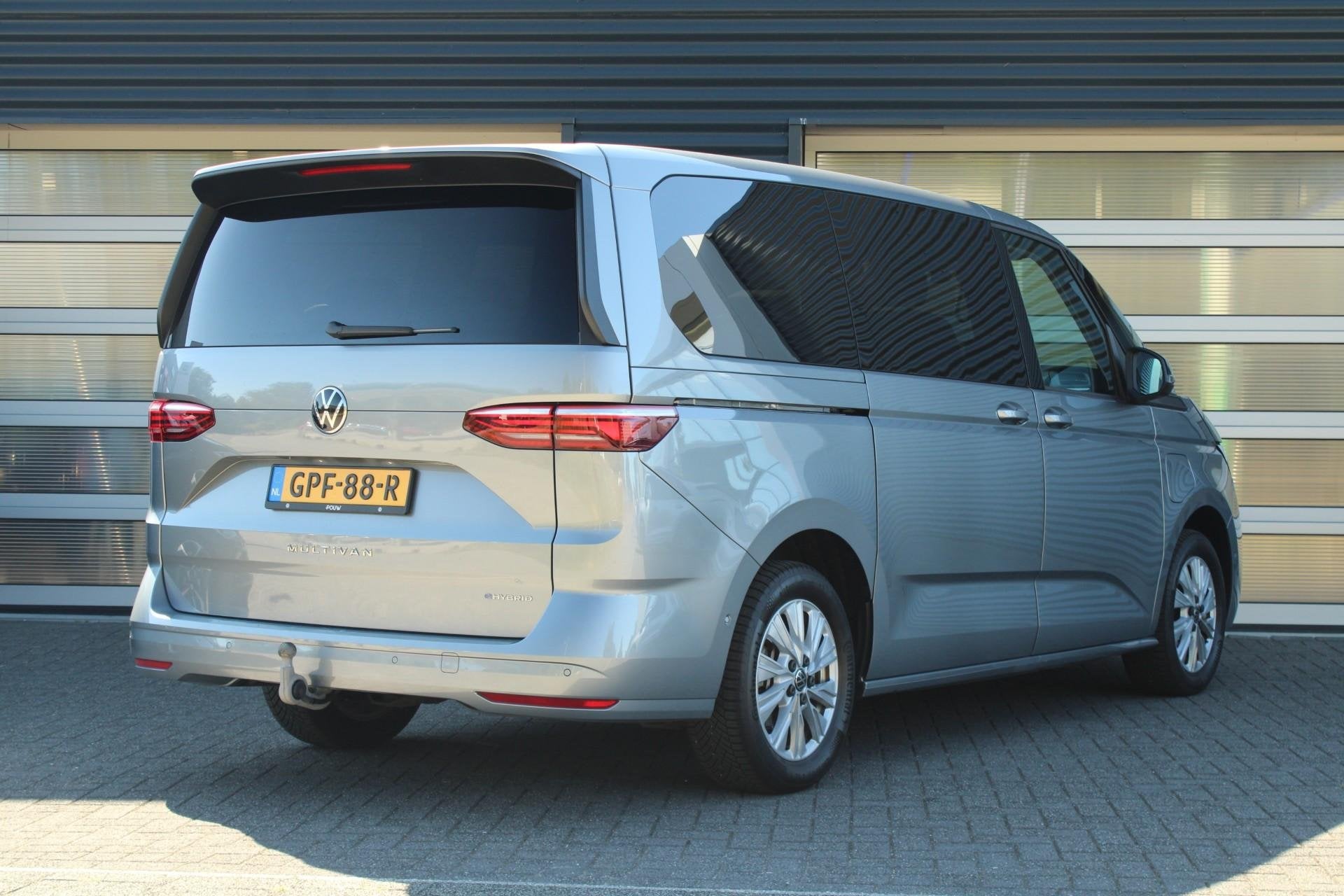 Volkswagen Multivan 1.4 218pk eHybrid L2H1 Life | SoH 96% |, Auto's, 12 maanden, Stof, Gebruikt, Euro 6