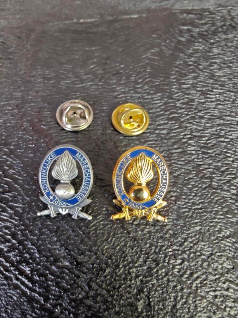 Koninklijke Marechaussee 2 maal pin, Ophalen of Verzenden, Marechaussee, Nederland, Embleem of Badge