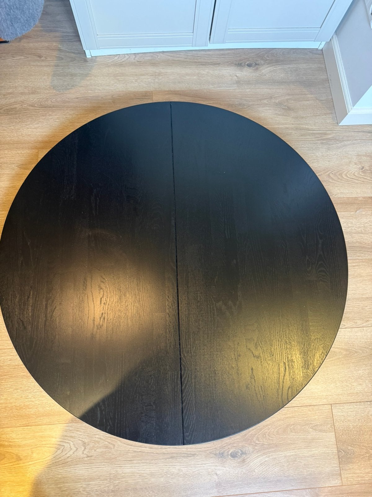 Foto 6 van Woood uitschuifbare eettafel rond eiken blacknight
