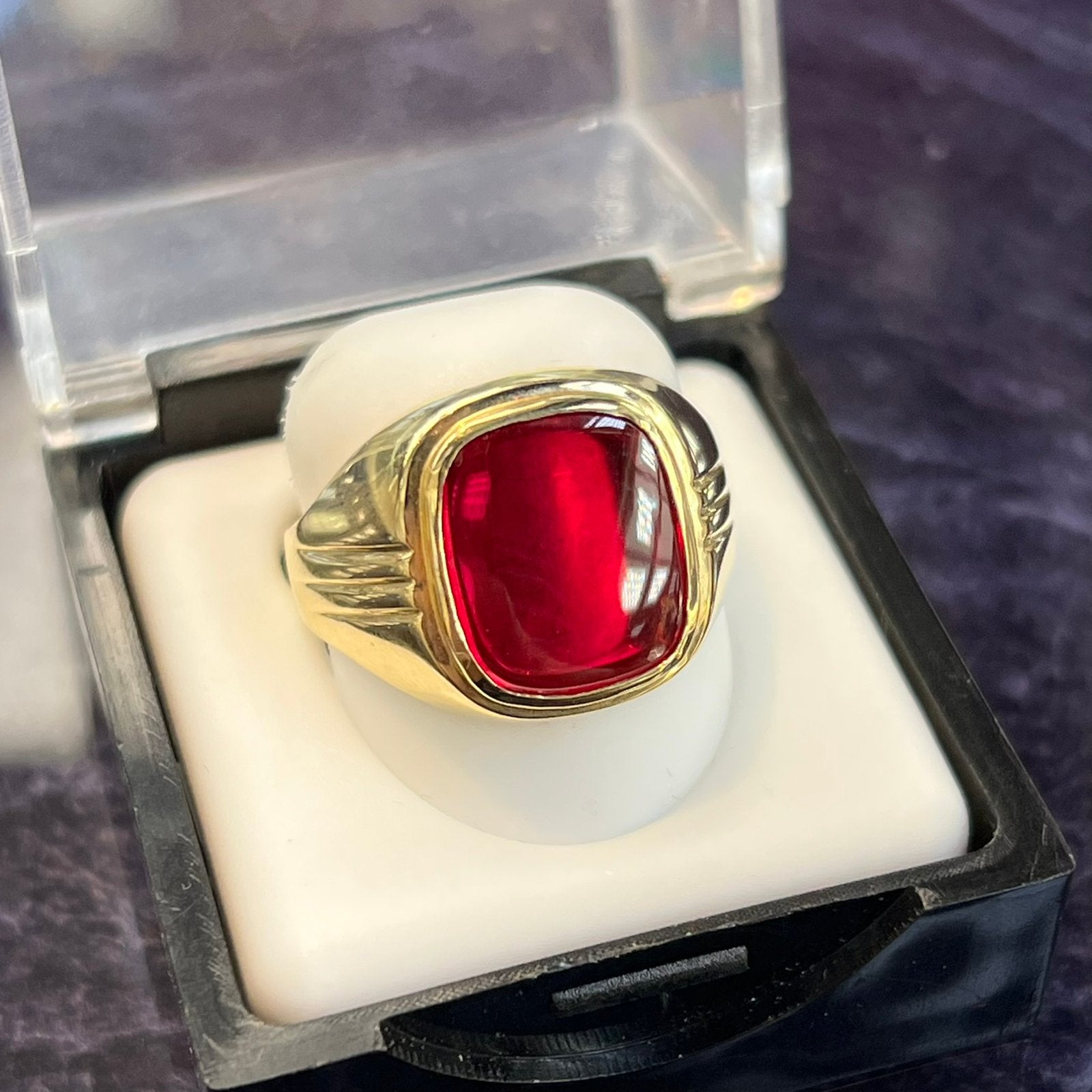 14 karaat gouden zegelring heren ring robijn, Ophalen of Verzenden, Zo goed als nieuw, Goud, Dame