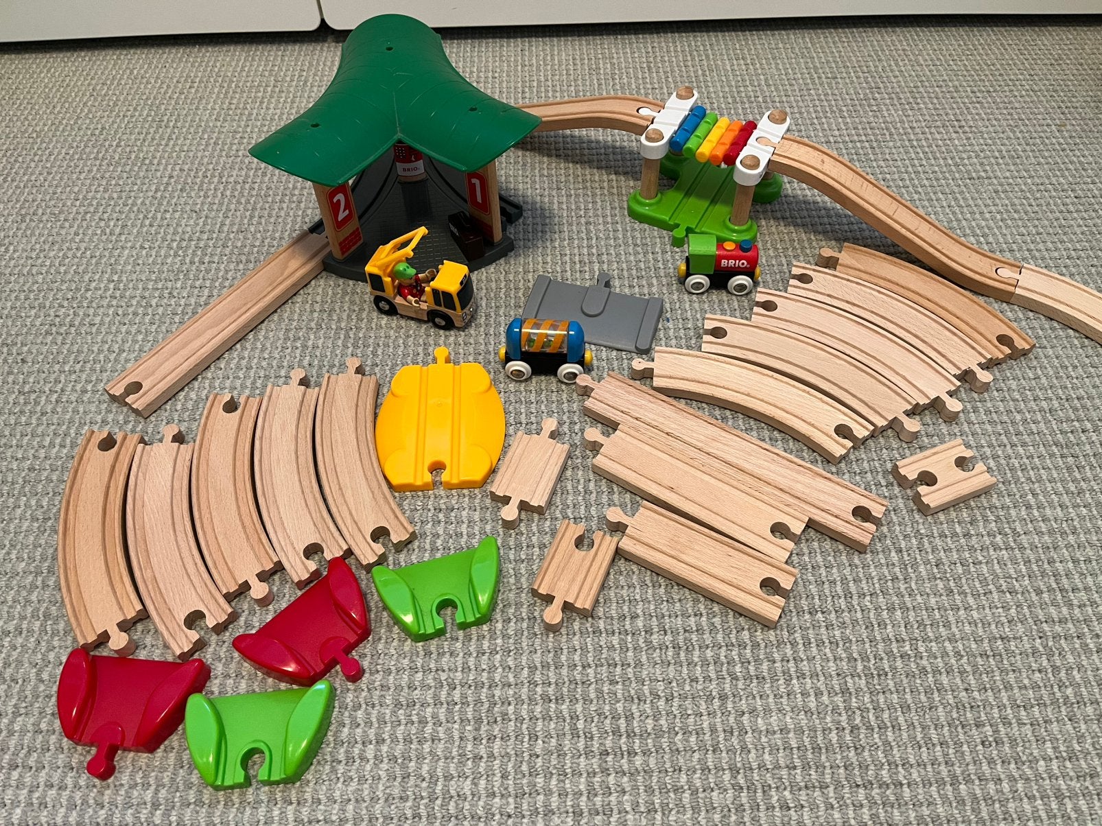 Brio basis en busstation houten trein, Ophalen, Zo goed als nieuw