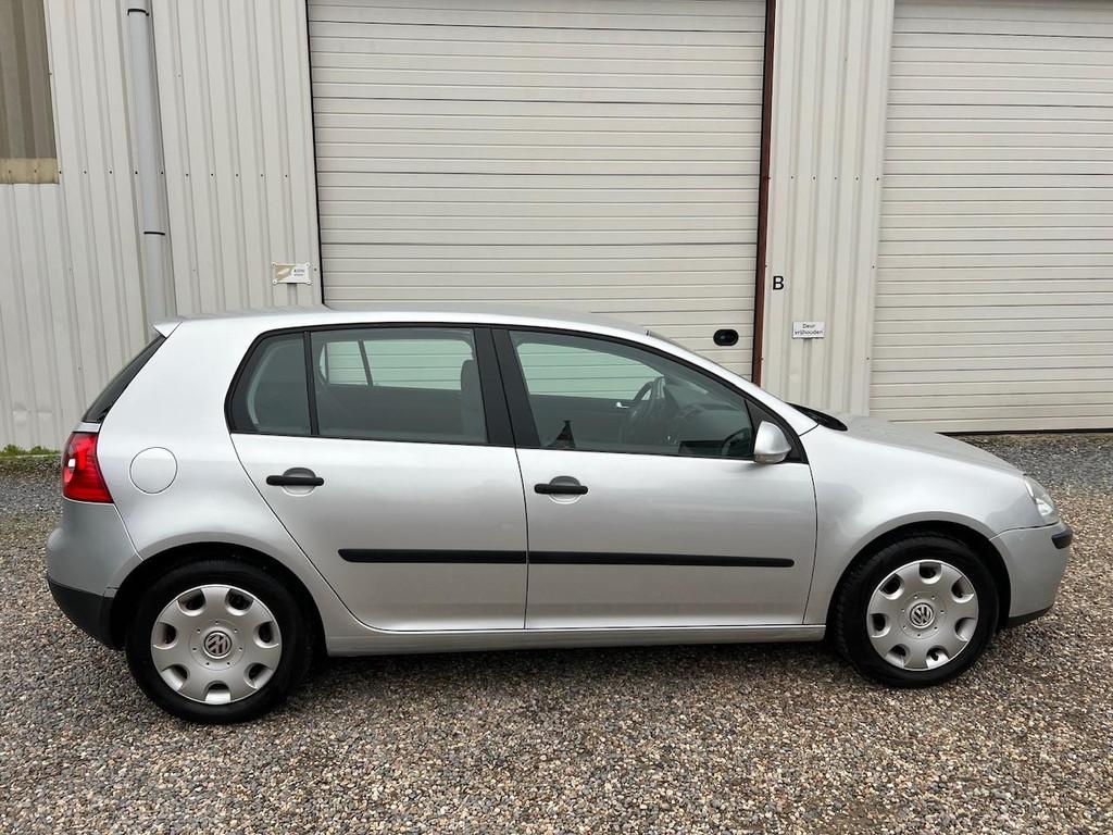 Volkswagen Golf 1.9 TDI Trendline 1e-EIG NEW-DISTRIBUTIE.NAP, Auto's, Voorwielaandrijving, Stof, Gebruikt, Zwart