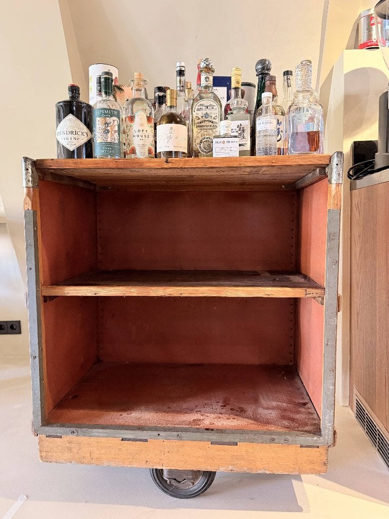 Unieke vintage industriële bar trolley / drankkast op wielen, Ophalen, Gebruikt