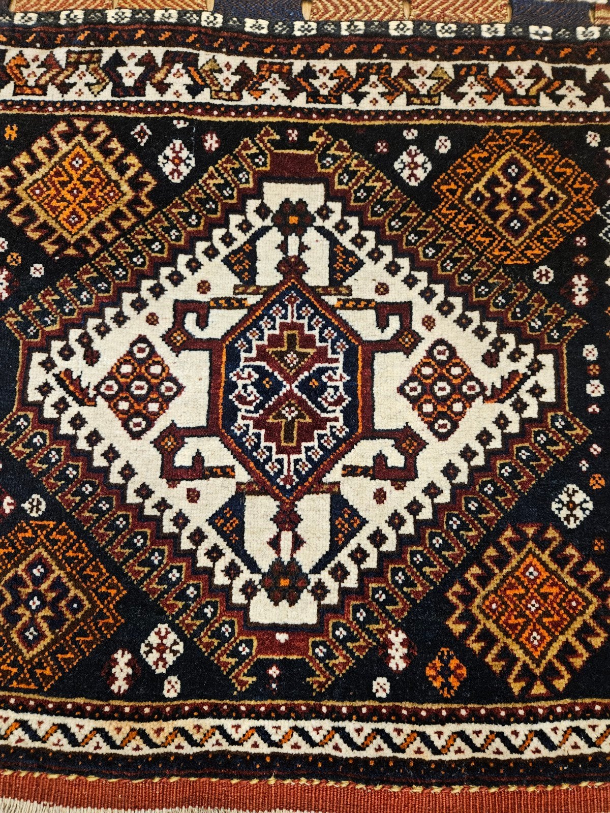 Vintage handgeknoopt perzisch tapijt qashqai 67x64, Info@SlatsAntiek.nl, Tweedehands, 50 tot 100 cm, Perzisch