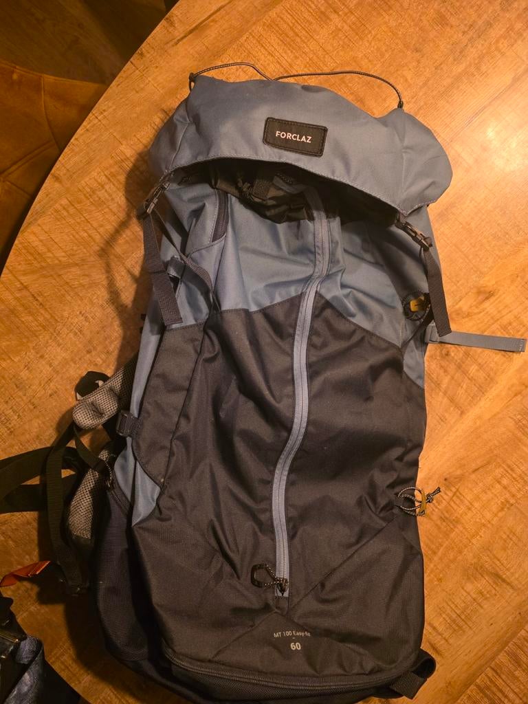 Forclaz MT100 Easyfit 60L Rugzak - Zo goed als nieuw, Sport en Fitness, Bergsport en Wandelen, Ophalen of Verzenden, Zo goed als nieuw
