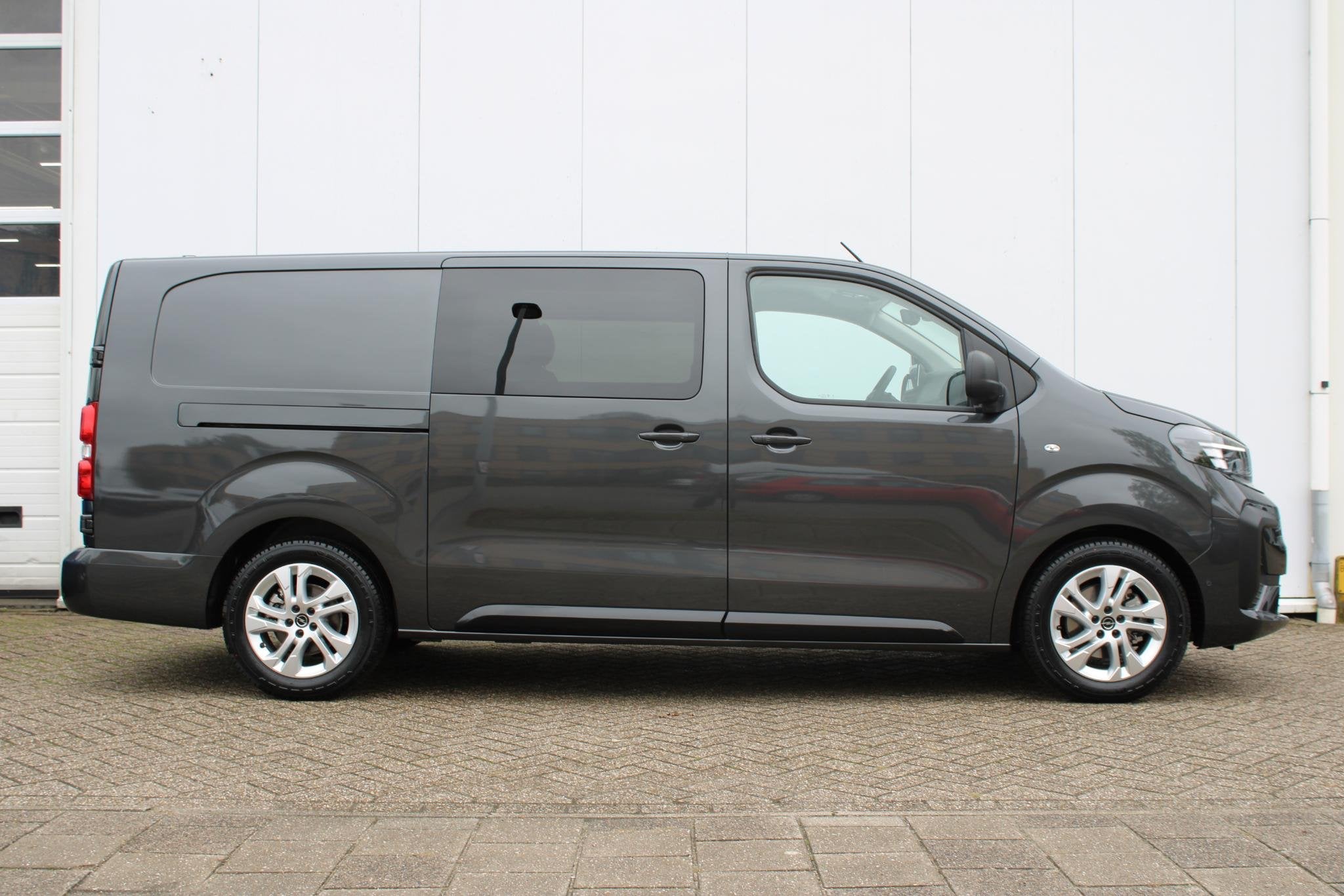 Opel Vivaro-e L3 DC 136 pk 75 kWh Parkeercamera / Navigatie, Auto's, 12 maanden, 136 pk, Origineel Nederlands, 75 kWh