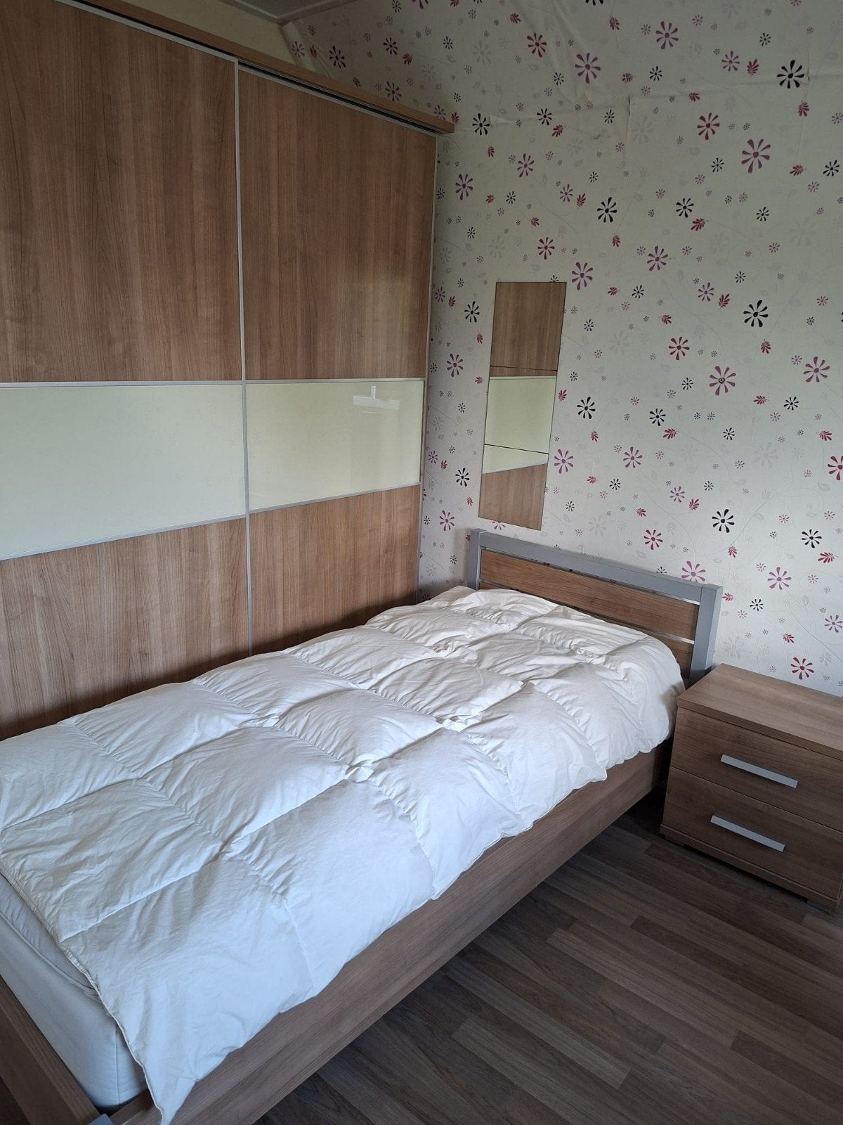 Complete slaapkamer set: kledingkast, bed en nachtkastje, Huis en Inrichting, Slaapkamer | Complete slaapkamers, Ophalen, Gebruikt