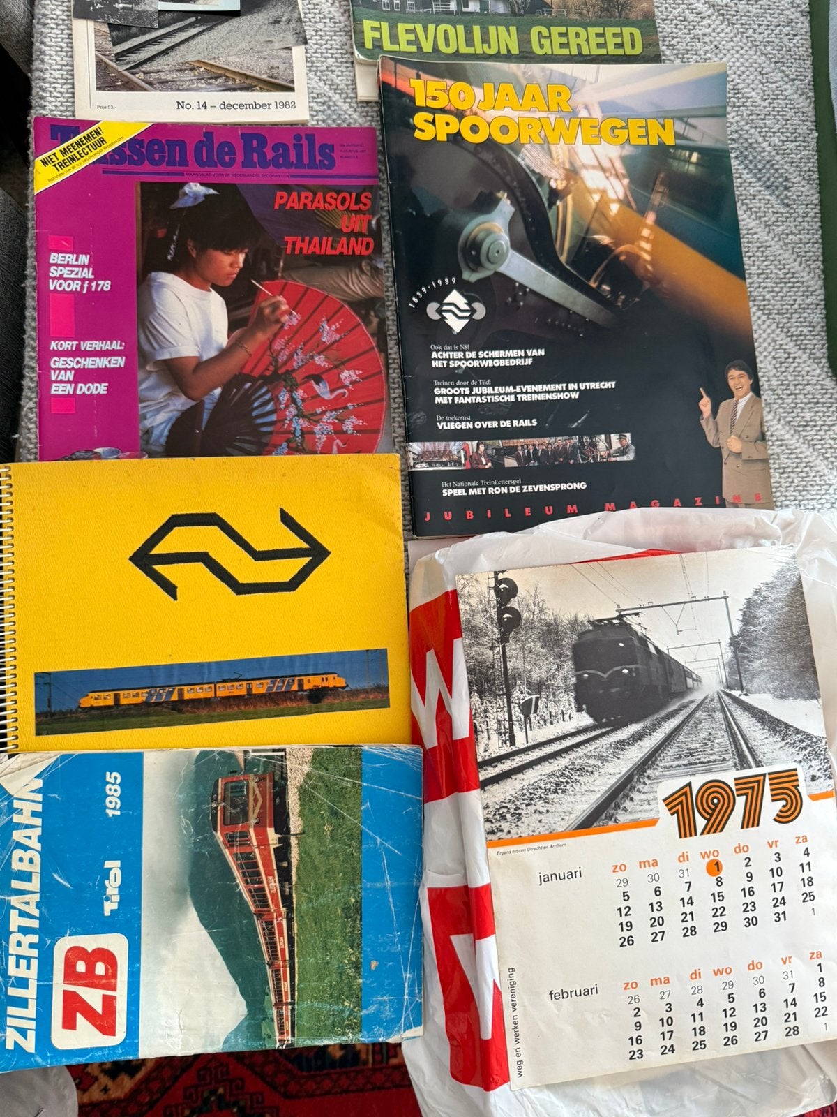 Te koop verzameling treinen foto’s boekjes tijdschriften e.d, Ophalen of Verzenden, Nederland, Tijdschrift