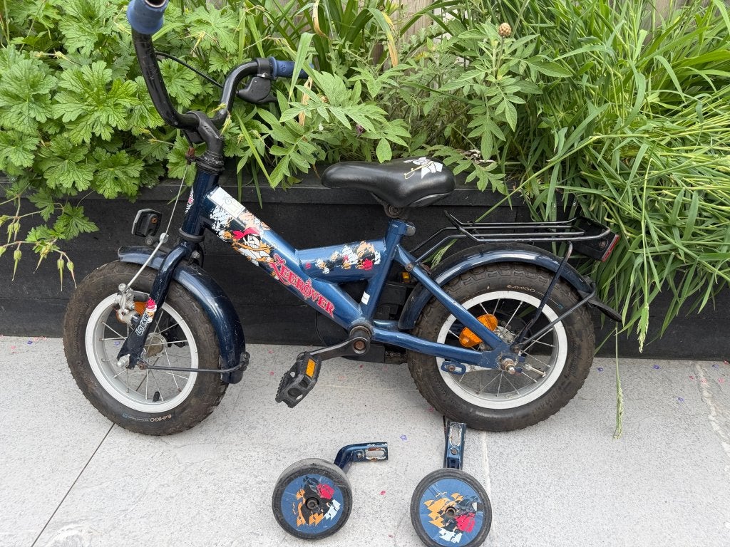Lokie Kinderfiets 12 inch met zijwieltjes – nieuwe banden!, Fietsen en Brommers, Fietsen | Kinderfietsjes, Ophalen, Terugtraprem