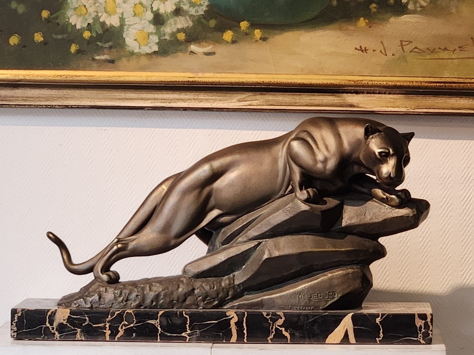 Art Deco Panter Beeld op Marmeren Sokkel - Gesigneerd, Antiek en Kunst, Art deco, Ophalen of Verzenden, 20 - 50 cm, Bruin