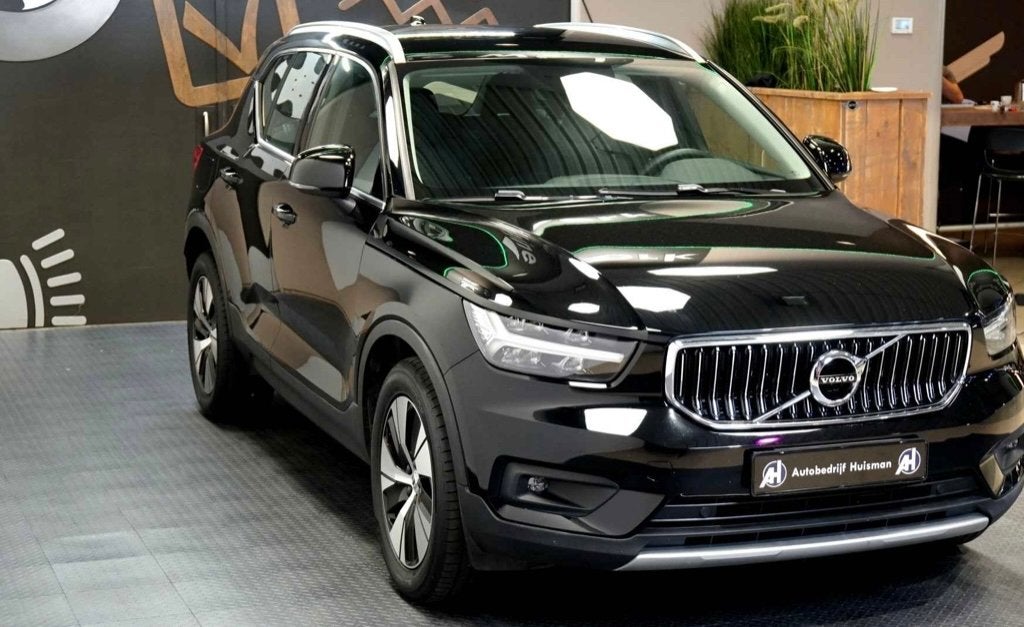 Volvo XC40 T5 Twin Engine 262pk Geartronic 2021 Zwart, Auto's, Volvo, Stof, 1800 kg, 1712 kg, 179 pk