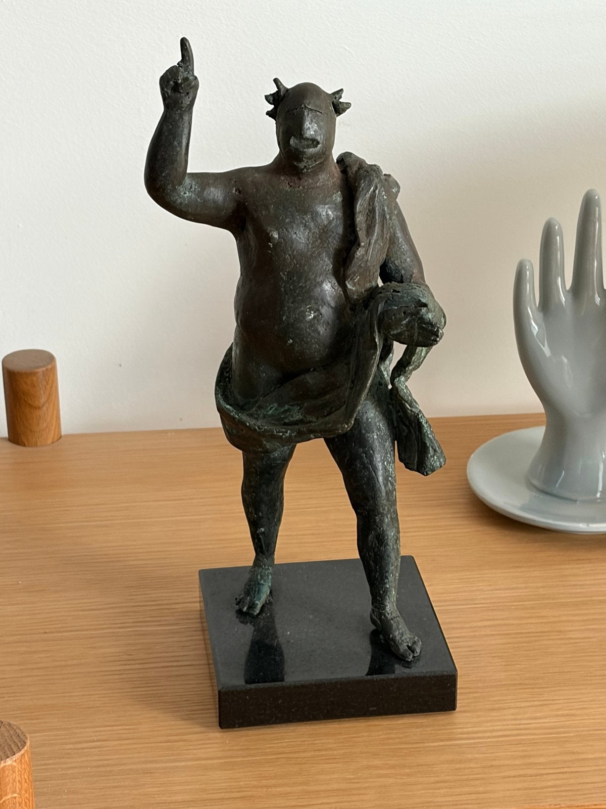 Bronzen beeld van een mythologisch figuur op sokkel, Antiek en Kunst, Kunst | Beelden en Houtsnijwerken, Overige onderwerpen, Ophalen of Verzenden