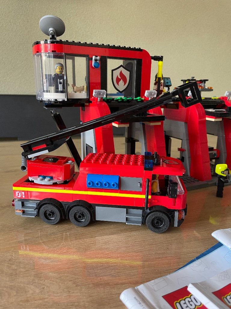 Brandweerkazerne 60414, Kinderen en Baby's, Speelgoed | Duplo en Lego, City, Lego, Ophalen of Verzenden, Zo goed als nieuw