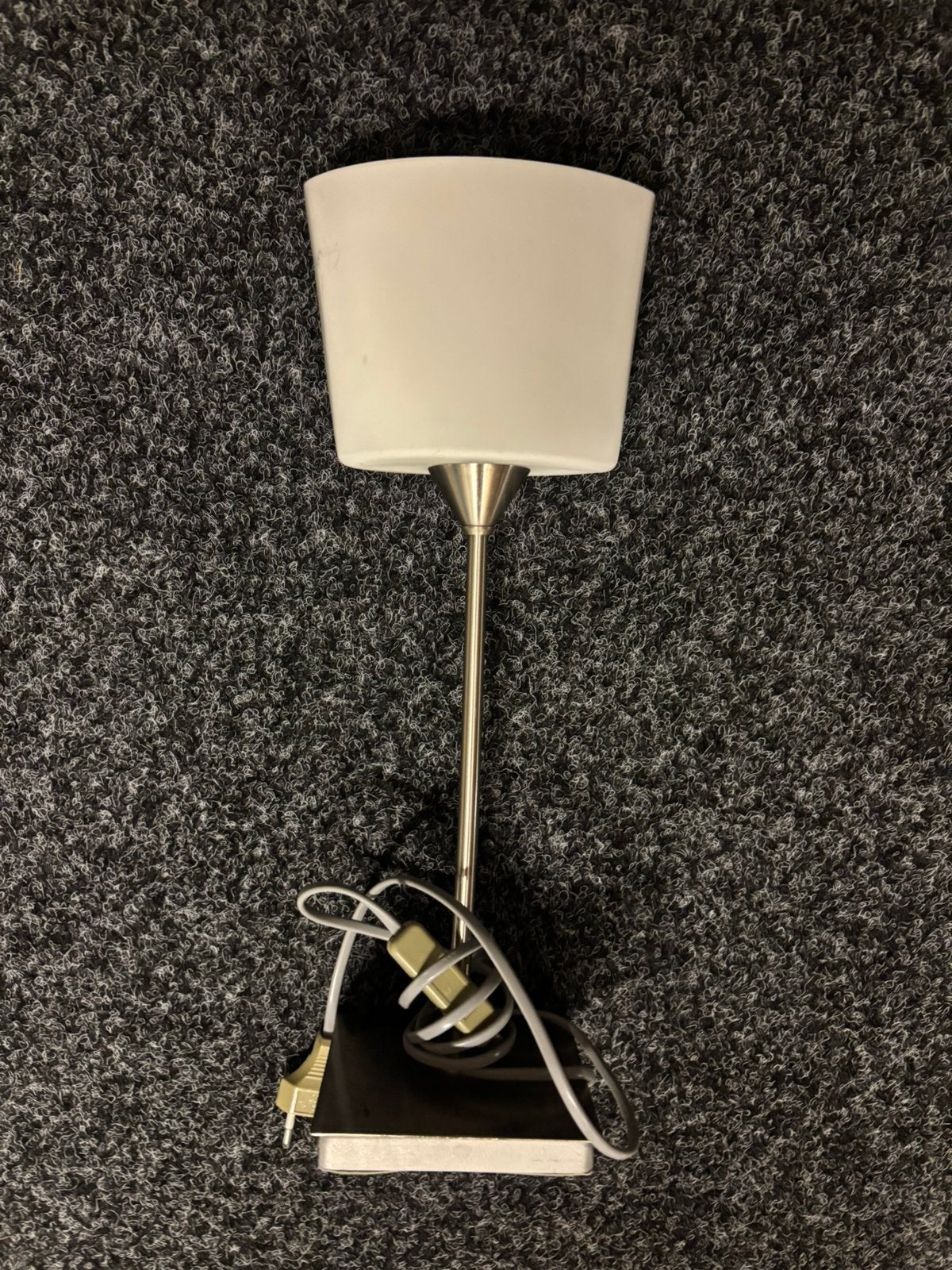 Metaal lamp met melkglas kapje hoogte 43 cm, Huis en Inrichting, Ophalen of Verzenden, Zo goed als nieuw, Metaal
