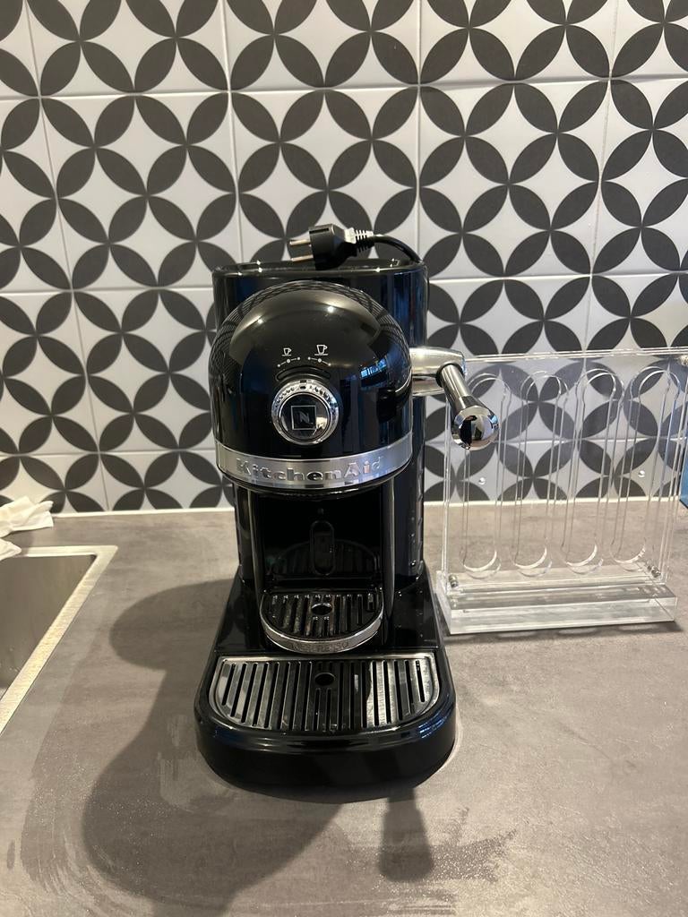 KitchenAid Nespresso Koffiezetapparaat - Zwart, Gebruikt, Koffiemachine, Ophalen of Verzenden, 1 kopje