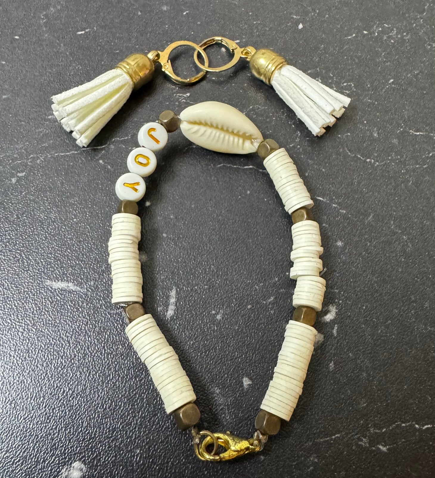 Nieuw sieradenset schelp armband ivoor wit + kwast oobellen, Sieraden, Tassen en Uiterlijk, Ophalen of Verzenden, Nieuw, Wit, Overige materialen