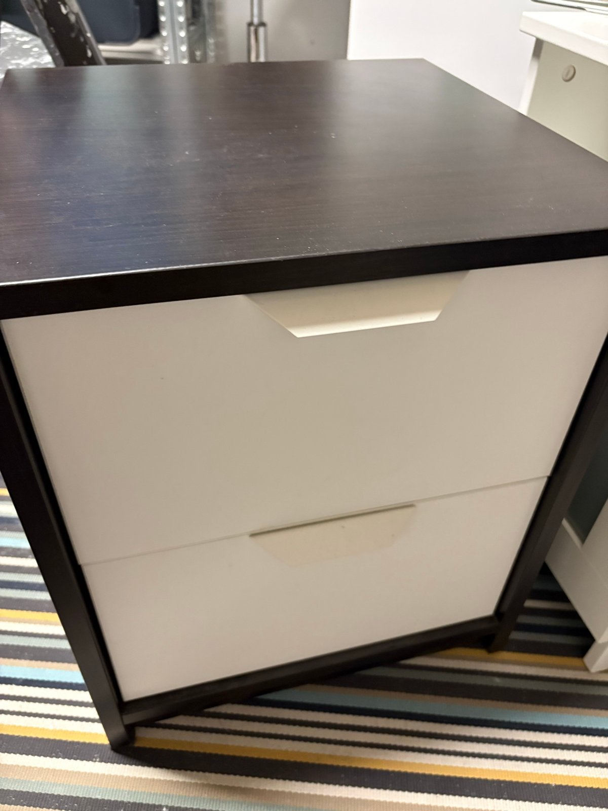 IKEA Askvoll nachtkastje - Zo goed als nieuw, Huis en Inrichting, Ophalen, Minder dan 45 cm, 55 tot 70 cm, Zo goed als nieuw