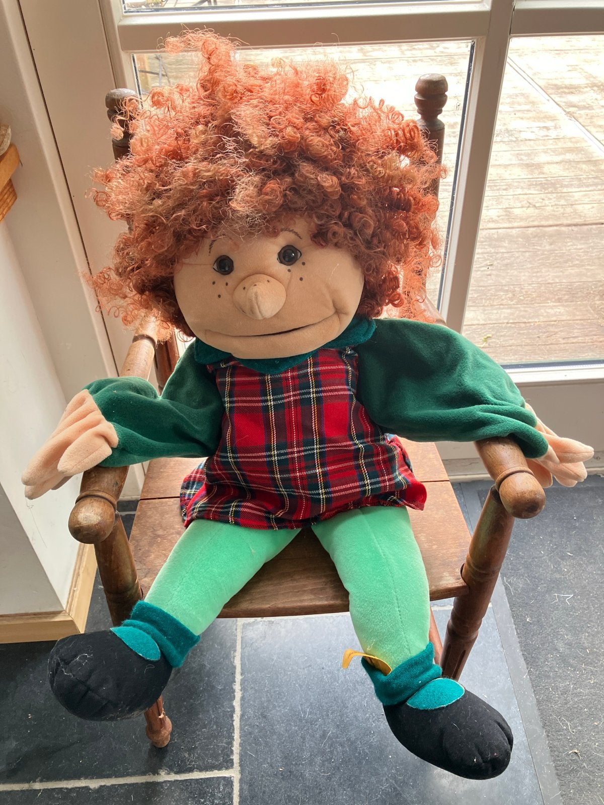 Folkmanis Handpop met Rood Krullend Haar en Geruite Jurk, Ophalen of Verzenden, Gebruikt, Overige typen