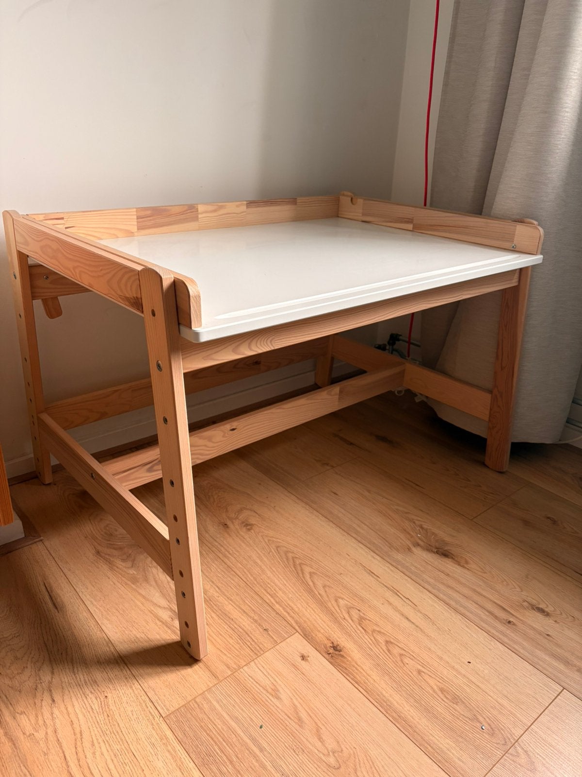 Kinder / teken bureau, Ophalen, Zo goed als nieuw, Tafel(s)
