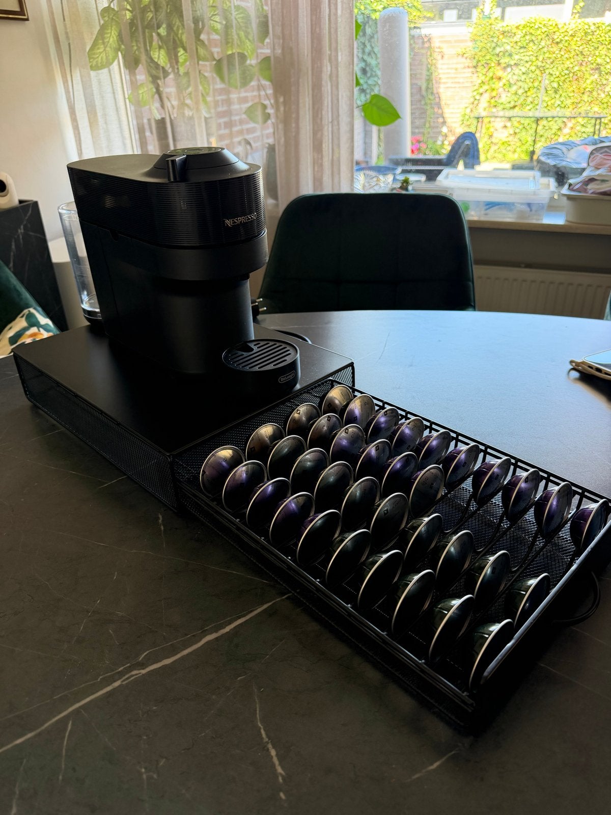 Nespresso Vertuo machine met cupjes houder + 36 cupjes, Ophalen, Koffiemachine, Zo goed als nieuw, 1 kopje