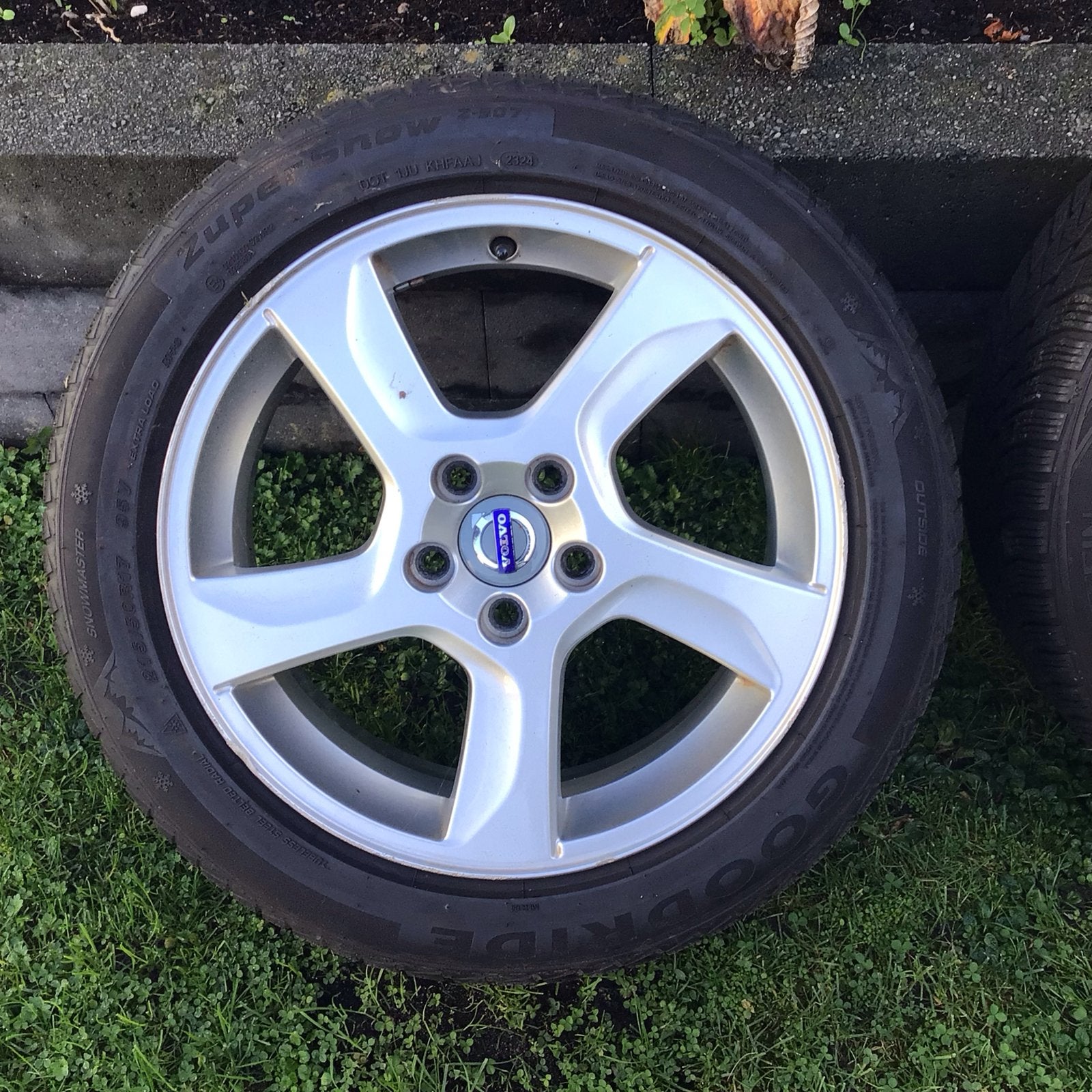 Volvo/Ford 17 inch velgen met 7 mm profiel, Auto-onderdelen, Ophalen, Gebruikt, 17 inch, Banden en Velgen