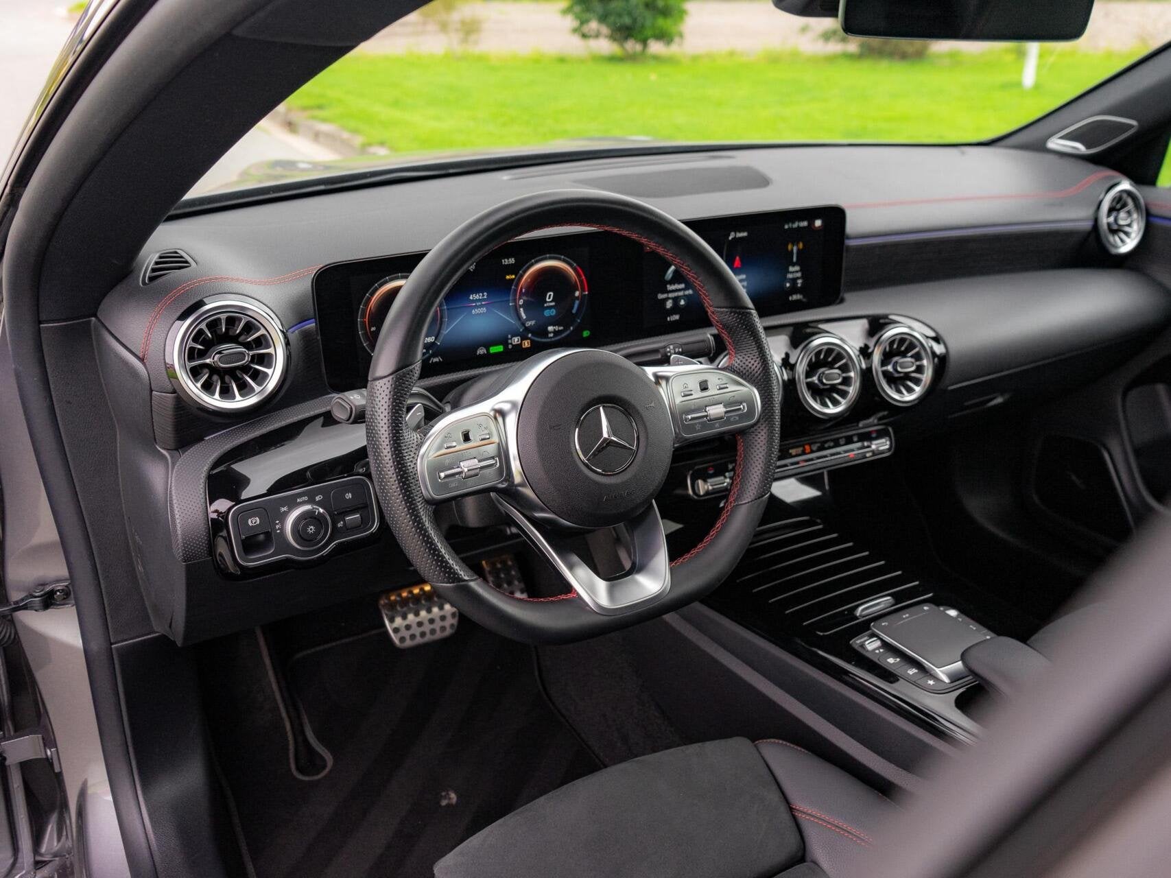 Mercedes CLA-klasse Shooting Brake 250 e AMG Panoramadak|Bur, Auto's, CLA, Gebruikt, 4 cilinders, Automatische klimaatregeling