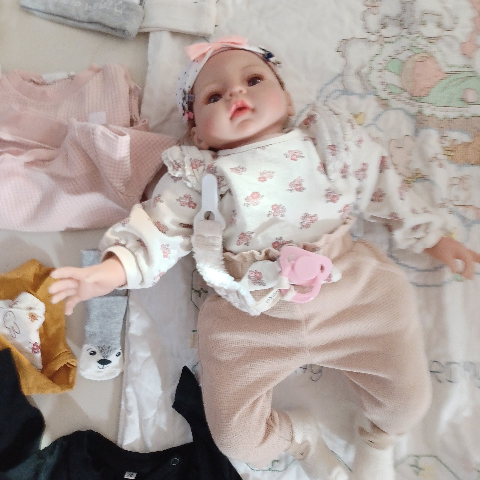 reborn  pop met kleding pakketje  en 2 dekentjes 40€, Ophalen of Verzenden, Nieuw, Pop