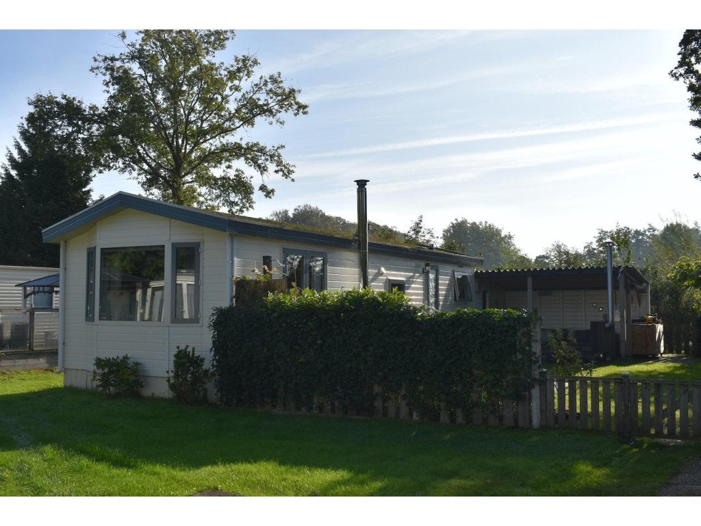 Chalet (11.00 x 4.00 m.) te koop in Rijs, Friesland!R#52R, Tot en met 2