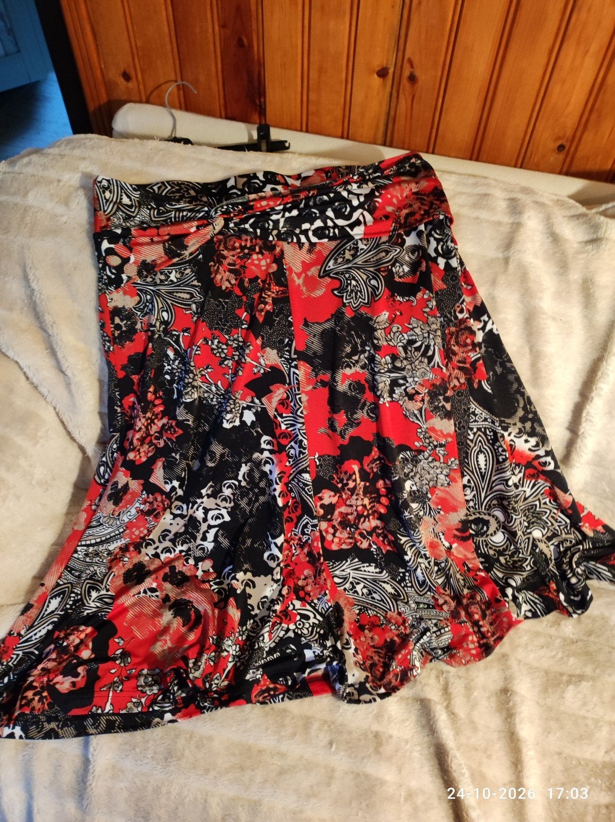 Leuke gevoerde rok rood/zwart, maat 44, soepel, Meerkleurig, Maat 42/44 (L), Ophalen of Verzenden, Gedragen