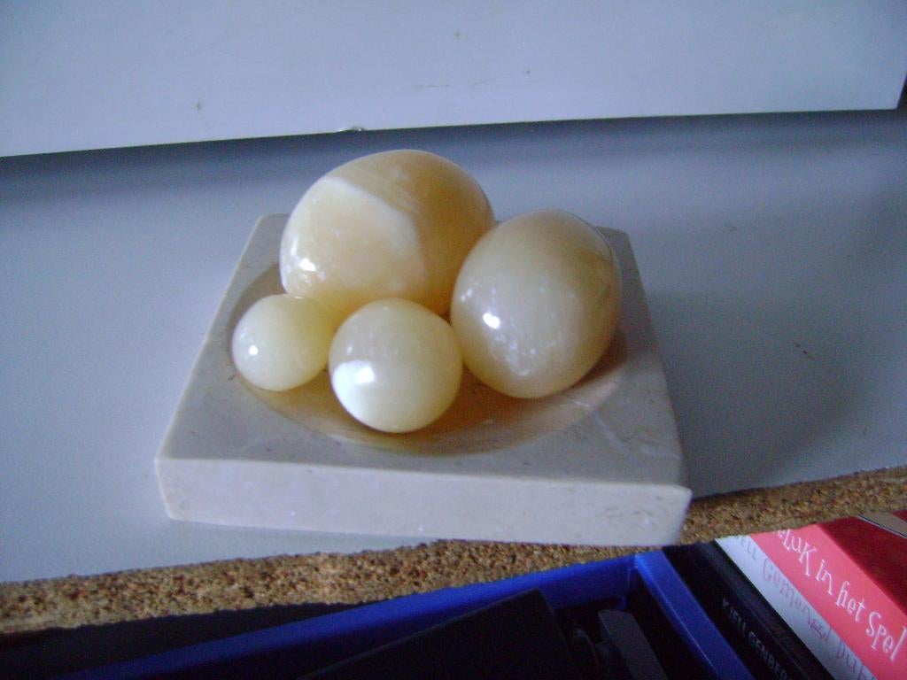 Vierkant albasten schaaltje 11x11cm met 4 marmeren eieren, Ophalen of Verzenden, Zo goed als nieuw, Overige materialen