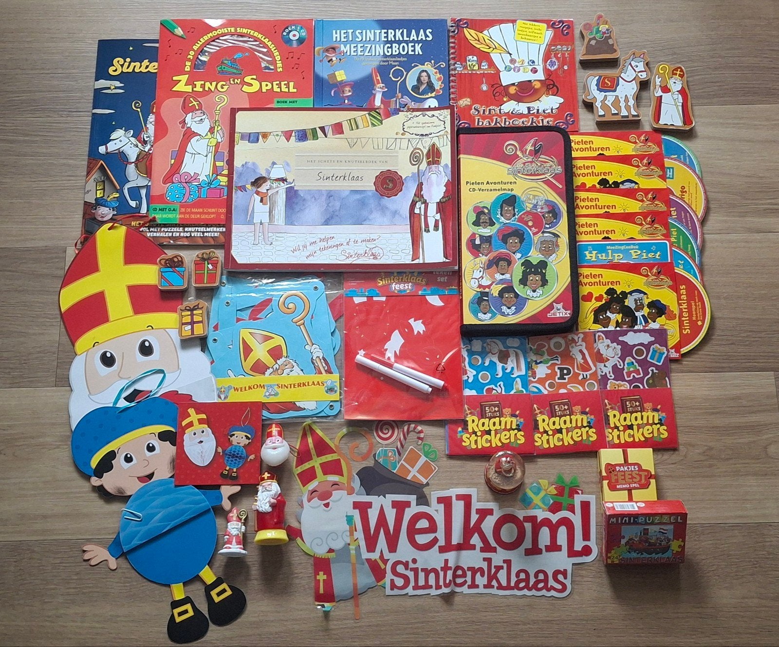 Sinterklaas pakket: decoratie, muziek, knutselboekjes etc., Ophalen of Verzenden, Zo goed als nieuw