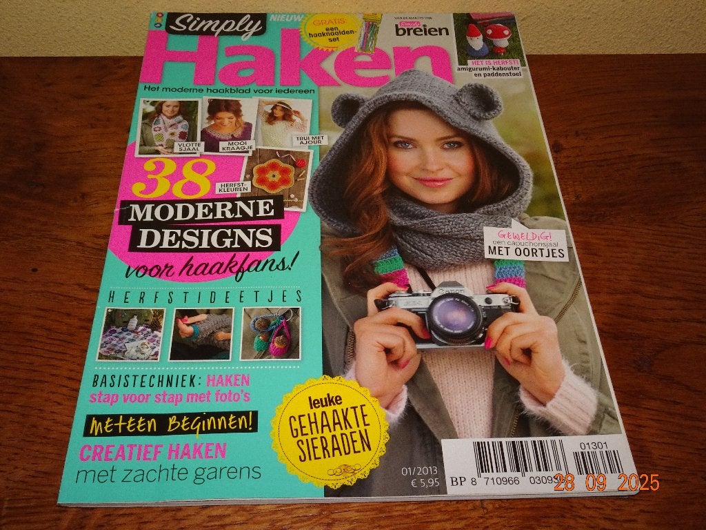 Simply haken 01/2013 met 38 moderne designs tijdschrift, Hobby en Vrije tijd, Breien en Haken, Ophalen of Verzenden, Zo goed als nieuw