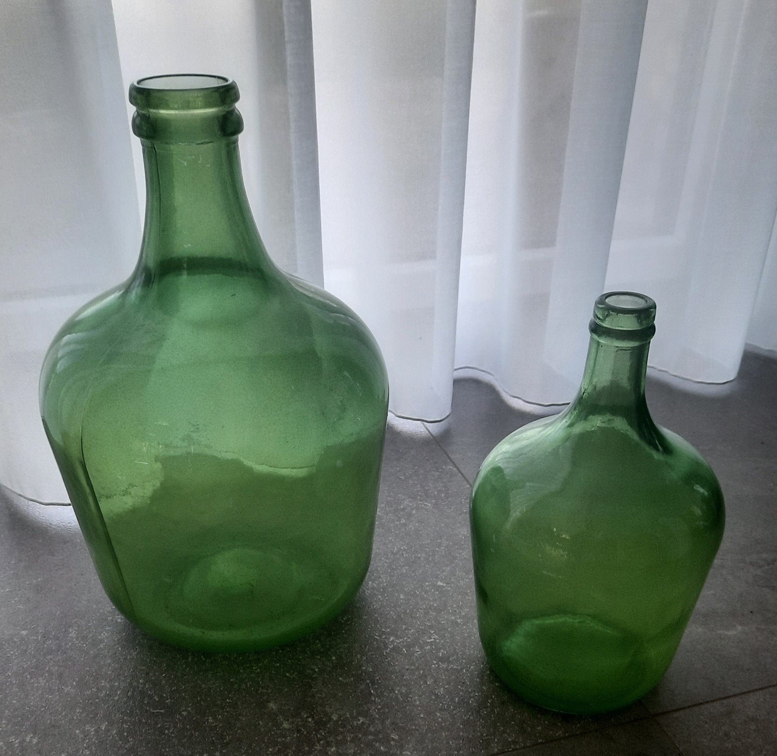 Set van 2 vintage groene glazen flessen/damejeannes, Ophalen of Verzenden