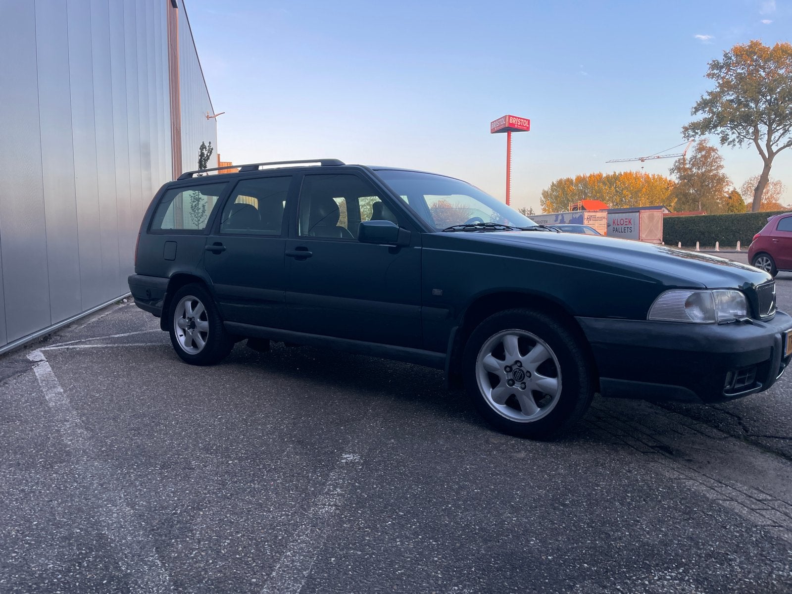 Volvo V70 2.5 XC 4WD AUT 1998 Groen, Auto's, Automaat, Stationwagon, 2435 cc, Vierwielaandrijving