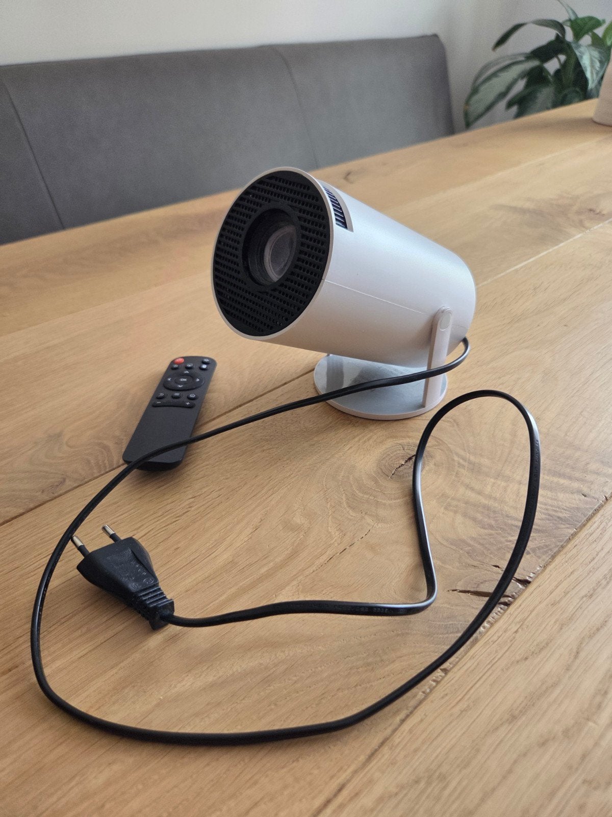 Compacte beamer met afstandsbediening, Onbekend, LED, Ophalen of Verzenden, Zo goed als nieuw